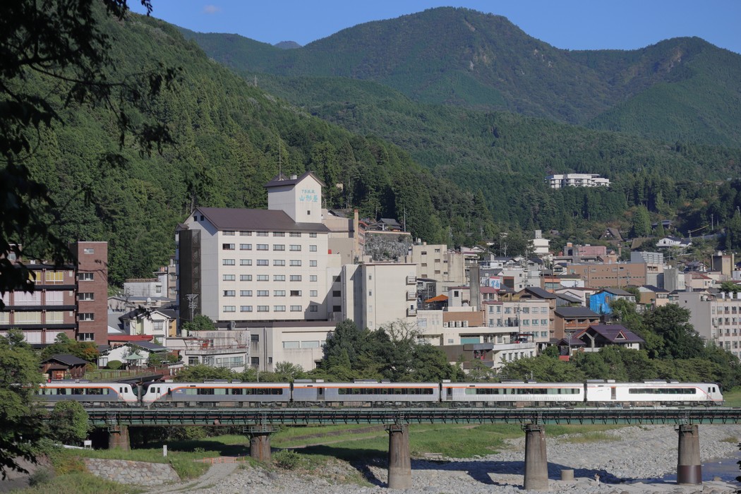 1050x700 (272,736�o�C�g)